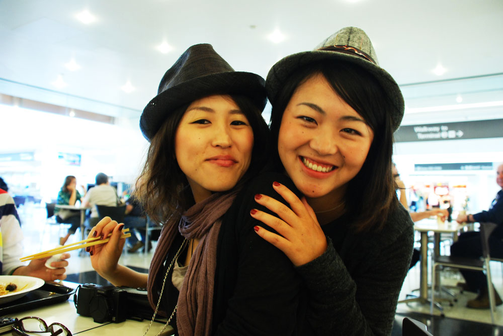 Aoi & Masumi at the airport.